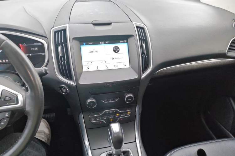 Used Ford Edge 2018 EcoBoost 245 Two-Wheel-Drive Titanium 7-Seater China VI Standard Audio And AC Panel