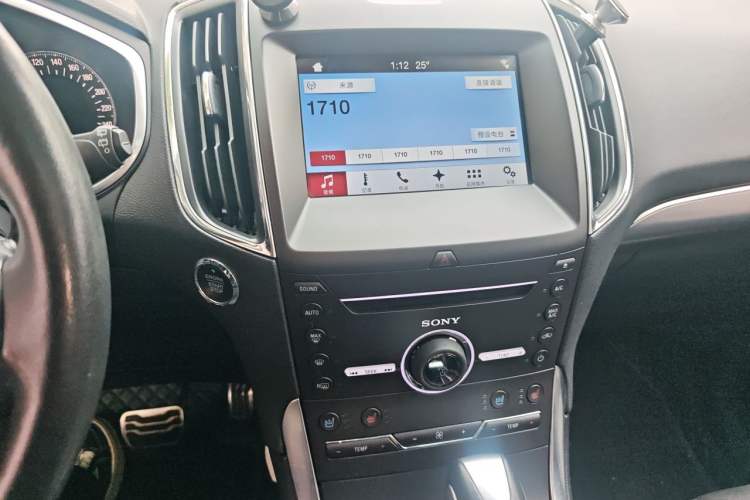 Used Ford Edge 2018 EcoBoost 245 Four-Wheel Drive Titanium 7-Seater Audio And AC Panel