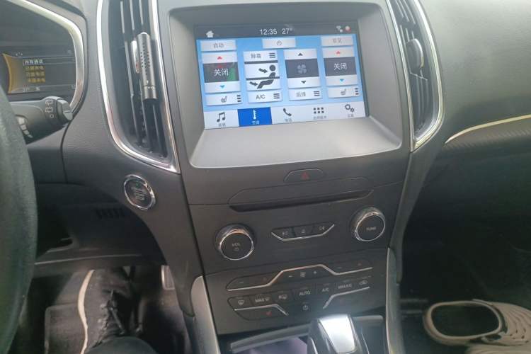 Used Ford Edge 2018 EcoBoost 245 Two-Wheel-Drive Sporty 7-Seater Audio And AC Panel