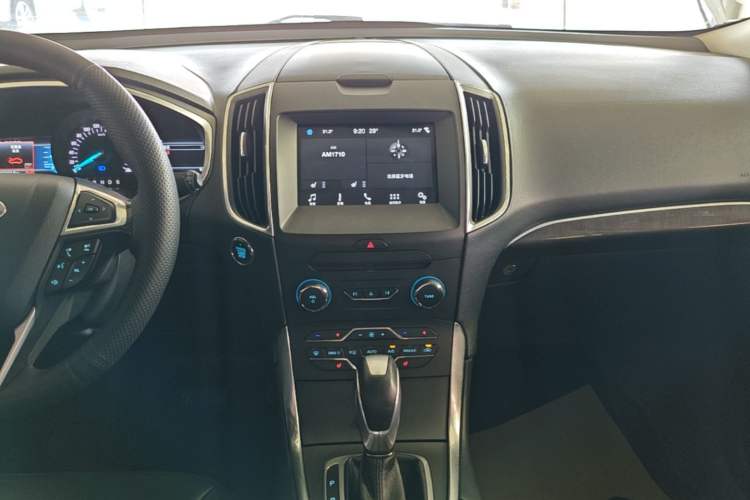 Used Ford Edge 2018 EcoBoost 245 Two-Wheel-Drive Titanium 7-Seater China V Standard Audio And AC Panel