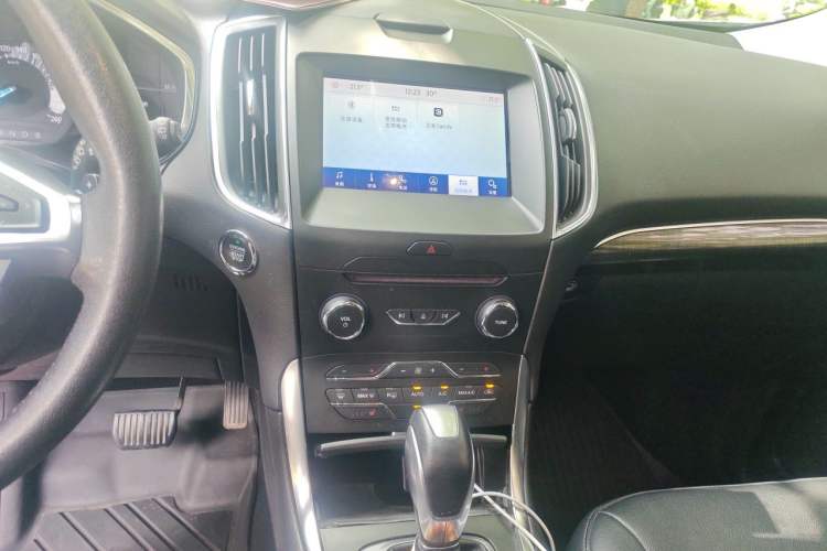 Used Ford Edge 2018 EcoBoost 245 Two-Wheel-Drive Titanium 7-Seater China VI Standard Audio And AC Panel