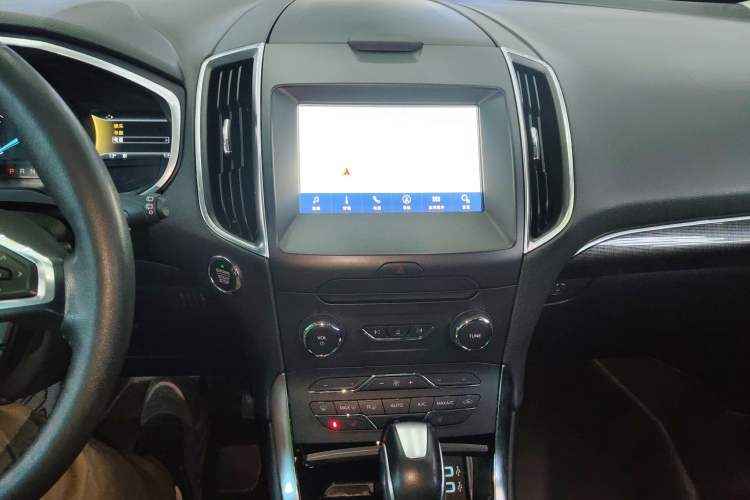 Used Ford Edge 2018 EcoBoost 245 Four-Wheel Drive Titanium 7-Seater Audio And AC Panel