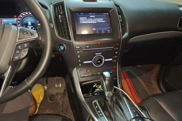 Used Ford Edge 2018 EcoBoost 245 4x4 Titanium Plus 7-Seater China V Standard Audio And AC Panel