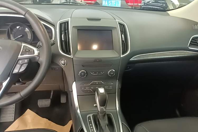Used Ford Edge 2018 EcoBoost 245 Two-Wheel-Drive Titanium 7-Seater China V Standard Audio And AC Panel