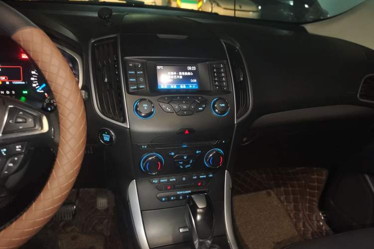 Used Ford Edge 2018 EcoBoost 245 Two-Wheel-Drive Platinum Edition 7-Seater China V Emission Standard Audio And AC Panel