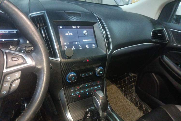 Used Ford Edge 2018 EcoBoost 245 Two-Wheel-Drive Sporty 7-Seater Audio And AC Panel