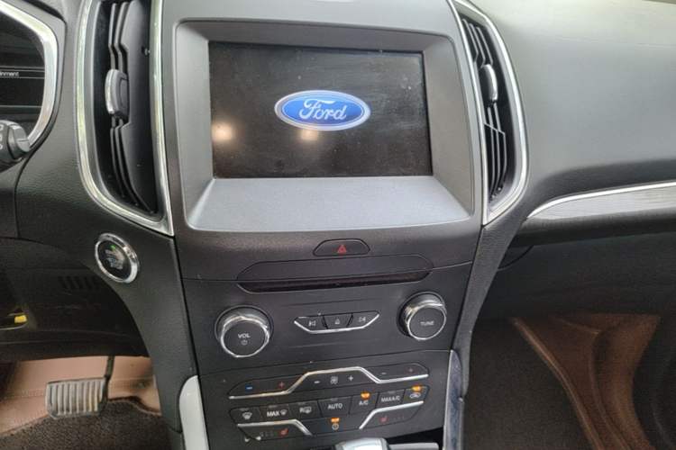 Used Ford Edge 2018 EcoBoost 245 Two-Wheel-Drive Titanium 7-Seater China VI Standard Audio And AC Panel
