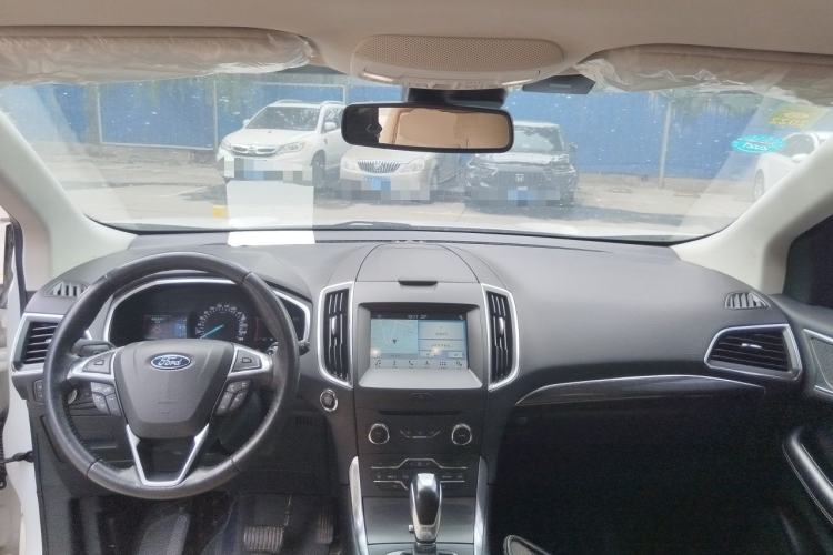 Used Ford Edge 2018 EcoBoost 245 Four-Wheel Drive Titanium 7-Seater Center Console