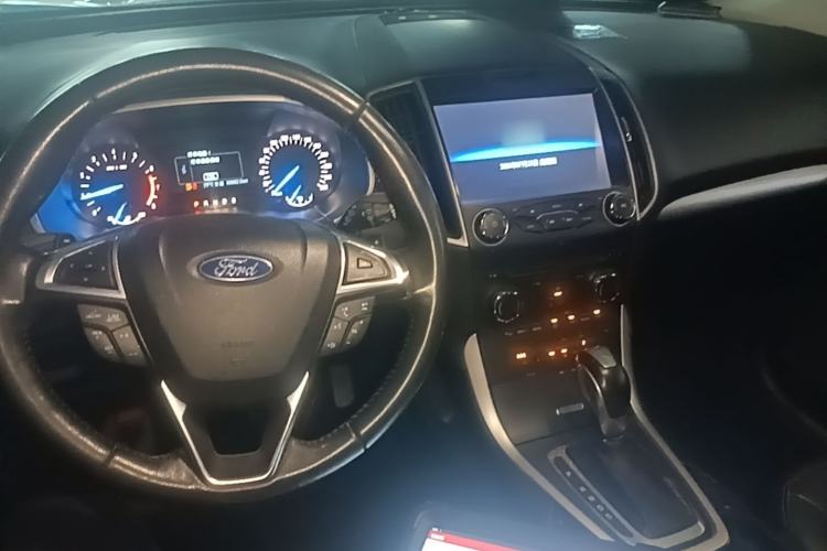 Used Ford Edge 2018 EcoBoost 245 Two-Wheel-Drive Platinum Edition 7-Seater China V Emission Standard Center Console