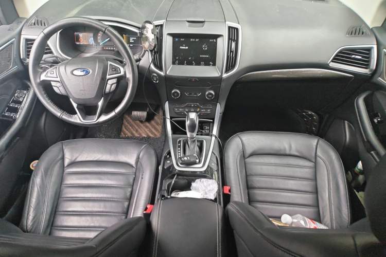 Used Ford Edge 2018 EcoBoost 245 Two-Wheel-Drive Titanium 7-Seater China V Standard Center Console