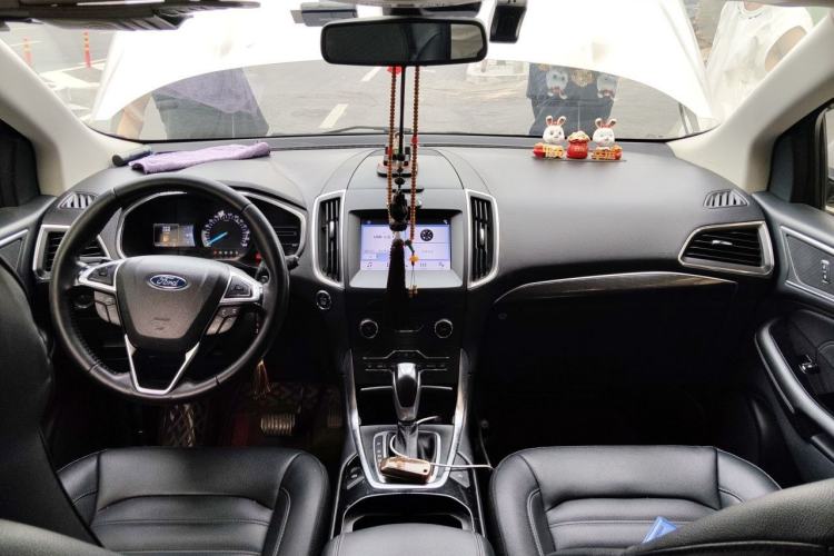 Used Ford Edge 2018 EcoBoost 245 Two-Wheel-Drive Titanium 7-Seater China V Standard Center Console