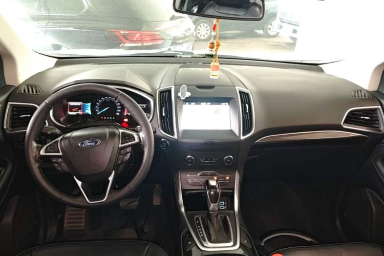 Used Ford Edge 2018 EcoBoost 245 Two-Wheel-Drive Titanium 7-Seater China V Standard Center Console
