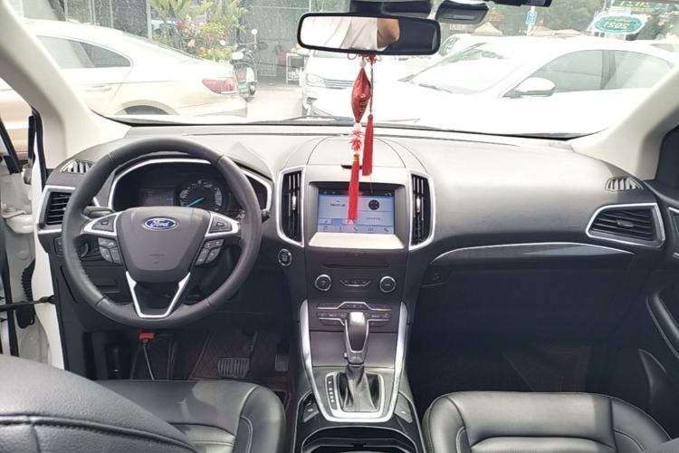 Used Ford Edge 2018 EcoBoost 245 Two-Wheel-Drive Titanium 7-Seater China VI Standard Center Console
