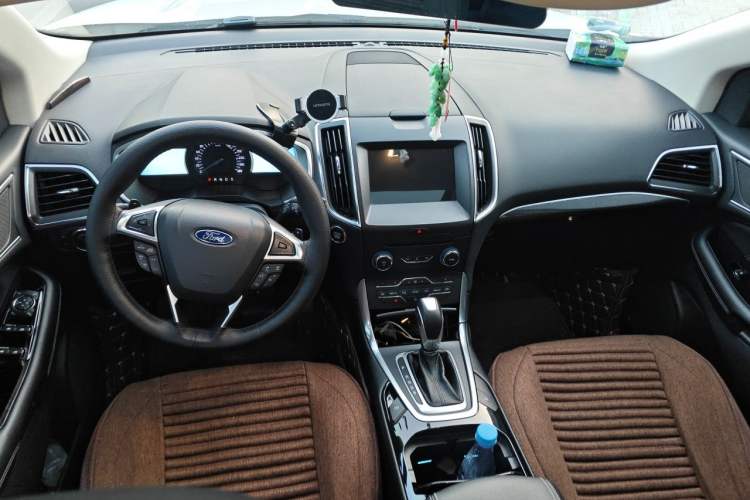 Used Ford Edge 2018 EcoBoost 245 Two-Wheel-Drive Titanium 7-Seater China V Standard Center Console