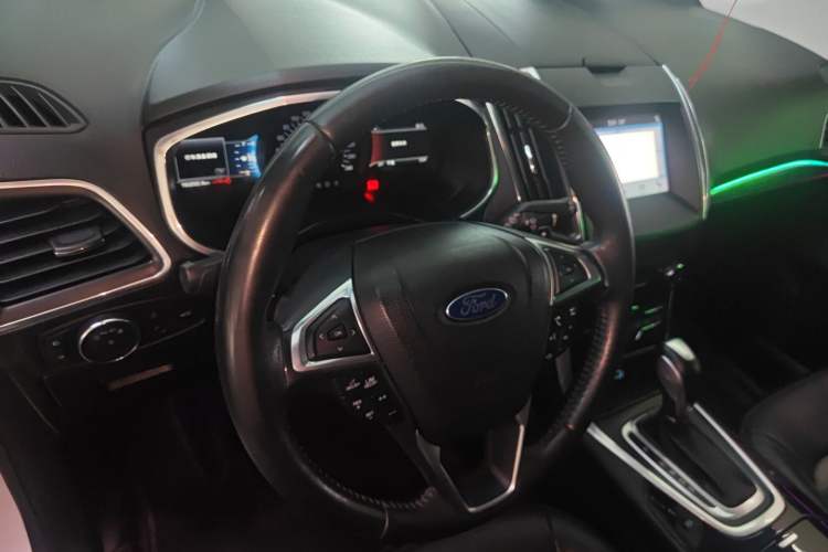 Used Ford Edge 2018 EcoBoost 245 Two-Wheel-Drive Titanium 7-Seater China V Standard Center Console