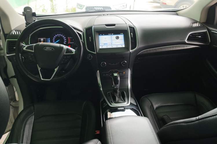 Used Ford Edge 2018 EcoBoost 245 Two-Wheel-Drive Titanium 7-Seater China V Standard Center Console