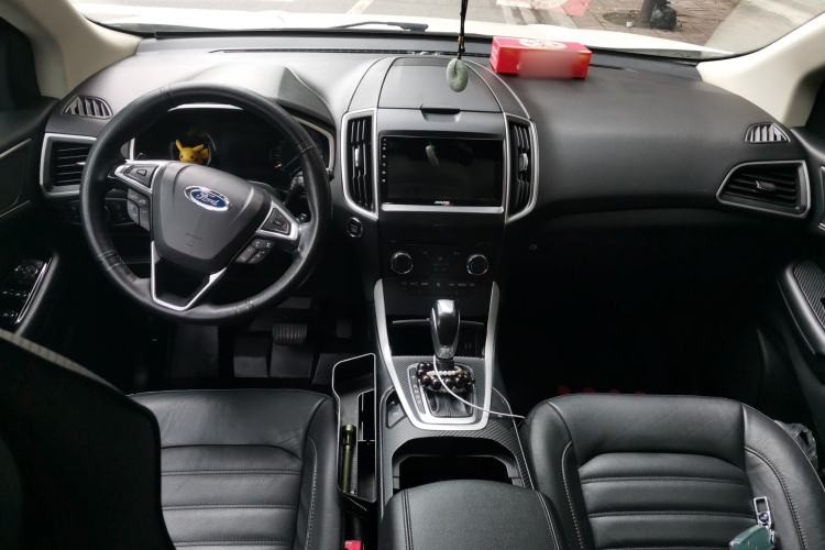 Used Ford Edge 2018 EcoBoost 245 Two-Wheel-Drive Platinum Edition 5 Seats Center Console