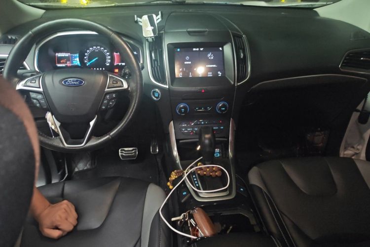 Used Ford Edge 2018 EcoBoost 245 Two-Wheel-Drive Titanium 7-Seater China V Standard Center Console