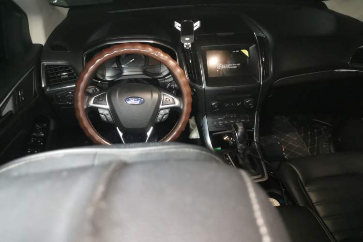 Used Ford Edge 2018 EcoBoost 245 Two-Wheel-Drive Titanium 7-Seater China V Standard Center Console