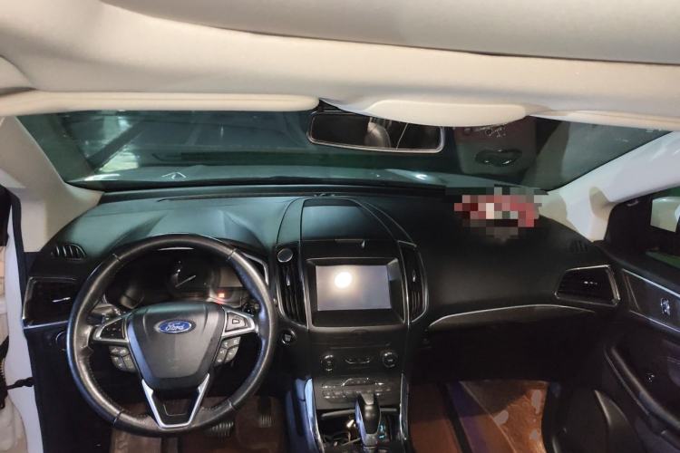 Used Ford Edge 2018 EcoBoost 245 Four-Wheel Drive Titanium 7-Seater Center Console