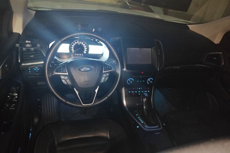 Used Ford Edge 2018 EcoBoost 245 Two-Wheel-Drive Titanium 7-Seater China V Standard Center Console