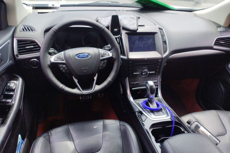 Used Ford Edge 2018 EcoBoost 245 Four-Wheel Drive Titanium 7-Seater Center Console