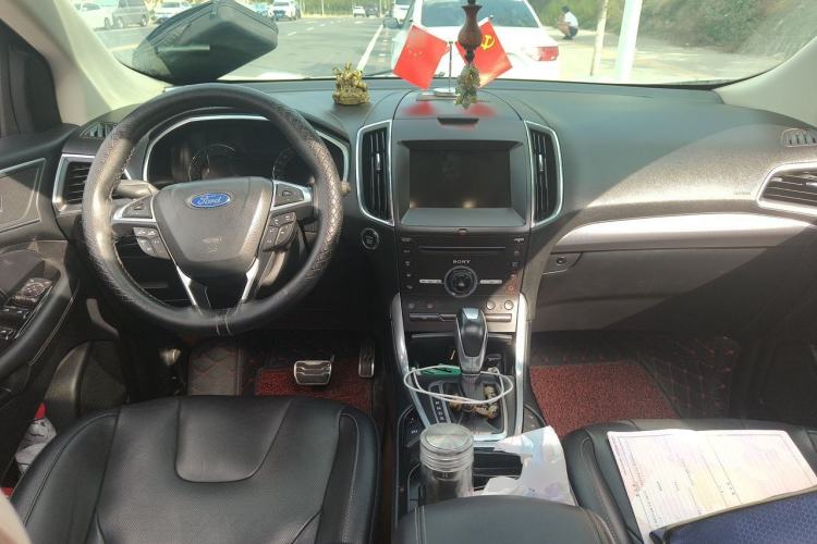 Used Ford Edge 2018 EcoBoost 245 Four-Wheel Drive Titanium 7-Seater Center Console