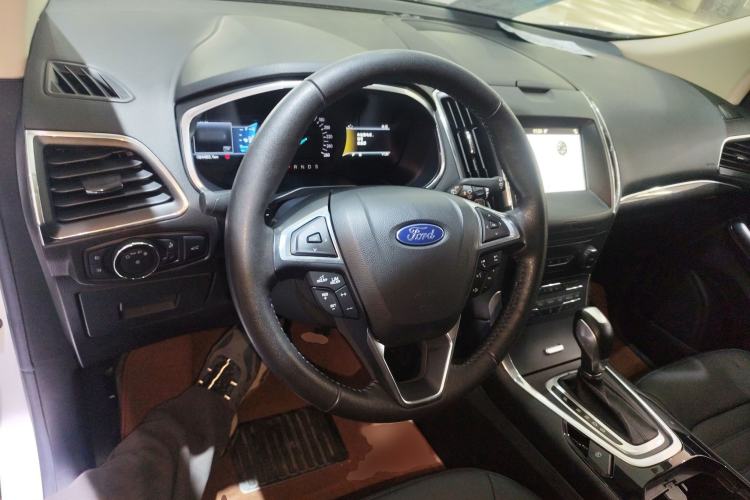 Used Ford Edge 2018 EcoBoost 245 Two-Wheel-Drive Titanium 7-Seater China V Standard Center Console