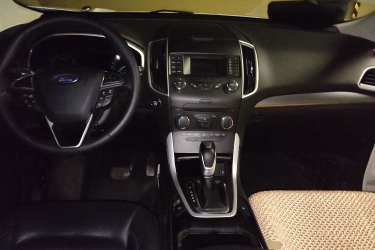 Used Ford Edge 2018 EcoBoost 245 Two-Wheel-Drive Platinum Edition 5 Seats Center Console