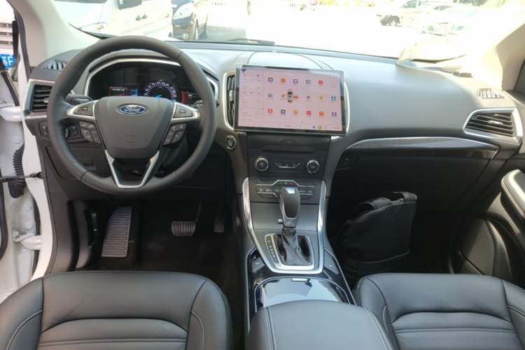 Used Ford Edge 2018 EcoBoost 245 Two-Wheel-Drive Titanium 7-Seater China V Standard Center Console