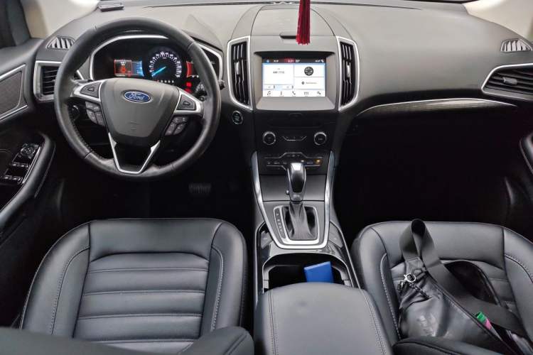 Used Ford Edge 2018 EcoBoost 245 Two-Wheel-Drive Titanium 7-Seater China VI Standard Center Console