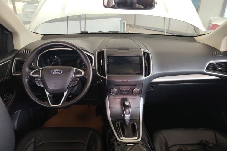 Used Ford Edge 2018 EcoBoost 245 Two-Wheel-Drive Platinum Edition 5 Seats Center Console