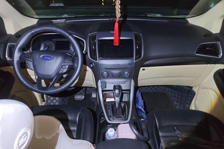 Used Ford Edge 2018 EcoBoost 245 Two-Wheel-Drive Titanium 5-Seater China V Standard Center Console