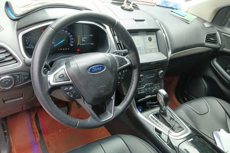 Used Ford Edge 2018 EcoBoost 245 Two-Wheel-Drive Titanium 7-Seater China VI Standard Center Console