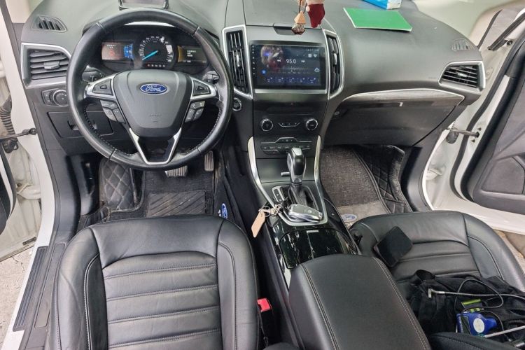 Used Ford Edge 2018 EcoBoost 245 Two-Wheel-Drive Titanium 7-Seater China V Standard Center Console