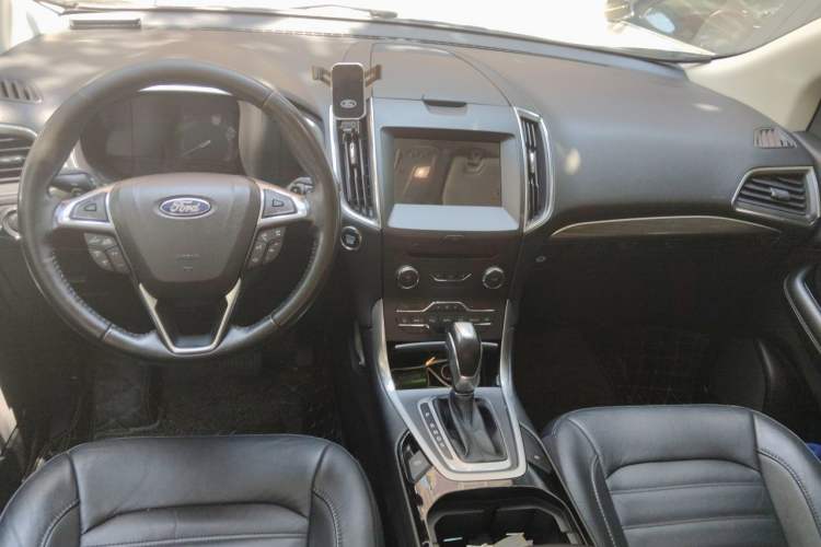 Used Ford Edge 2018 EcoBoost 245 Two-Wheel-Drive Titanium 7-Seater China VI Standard Center Console
