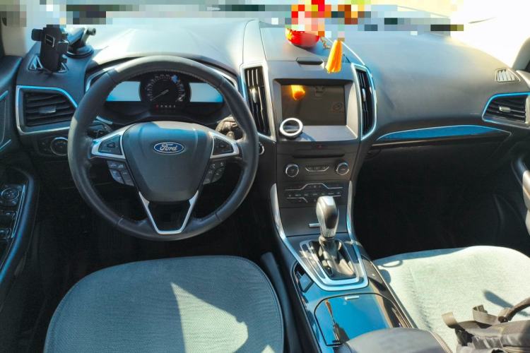 Used Ford Edge 2018 EcoBoost 245 Two-Wheel-Drive Titanium 7-Seater China V Standard Center Console