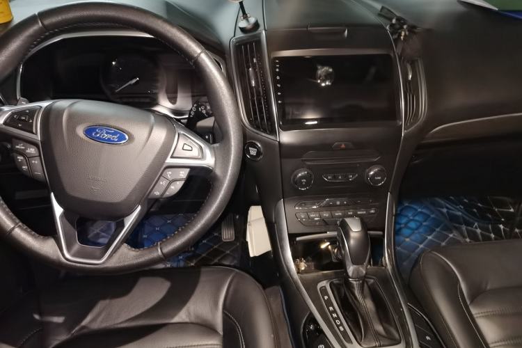 Used Ford Edge 2018 EcoBoost 245 Two-Wheel-Drive Titanium 7-Seater China V Standard Center Console