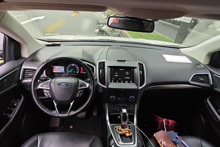 Used Ford Edge 2018 EcoBoost 245 Two-Wheel-Drive Titanium 7-Seater China V Standard Center Console