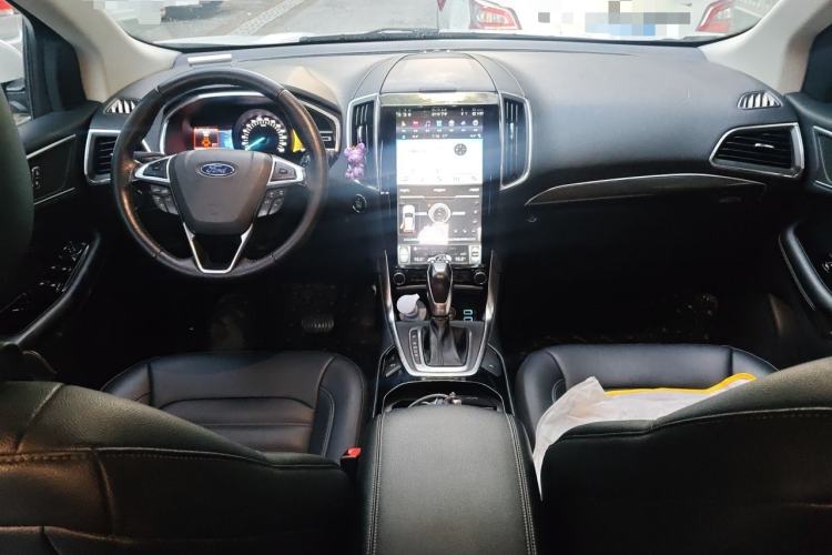 Used Ford Edge 2018 EcoBoost 245 Two-Wheel-Drive Titanium 7-Seater China VI Standard Center Console