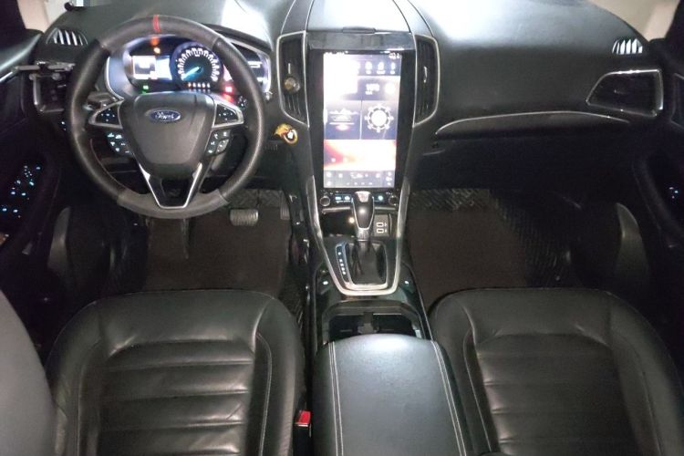 Used Ford Edge 2018 EcoBoost 245 Two-Wheel-Drive Titanium 7-Seater China V Standard Center Console