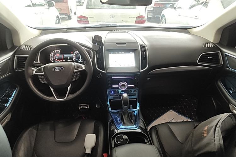 Used Ford Edge 2018 EcoBoost 245 Four-Wheel Drive Titanium 7-Seater Center Console