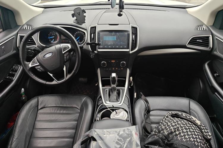Used Ford Edge 2018 EcoBoost 245 Two-Wheel-Drive Platinum Edition 5 Seats Center Console