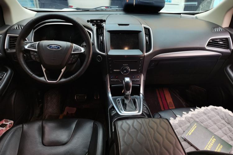 Used Ford Edge 2018 EcoBoost 245 Four-Wheel Drive Titanium 7-Seater Center Console