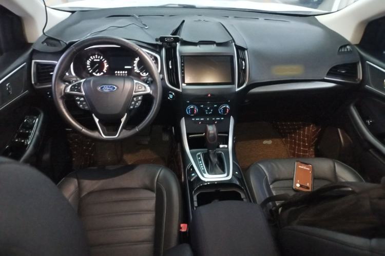 Used Ford Edge 2018 EcoBoost 245 Two-Wheel-Drive Platinum Edition 5 Seats Center Console