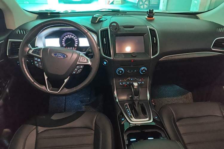 Used Ford Edge 2018 EcoBoost 245 Two-Wheel-Drive Titanium 7-Seater China V Standard Center Console