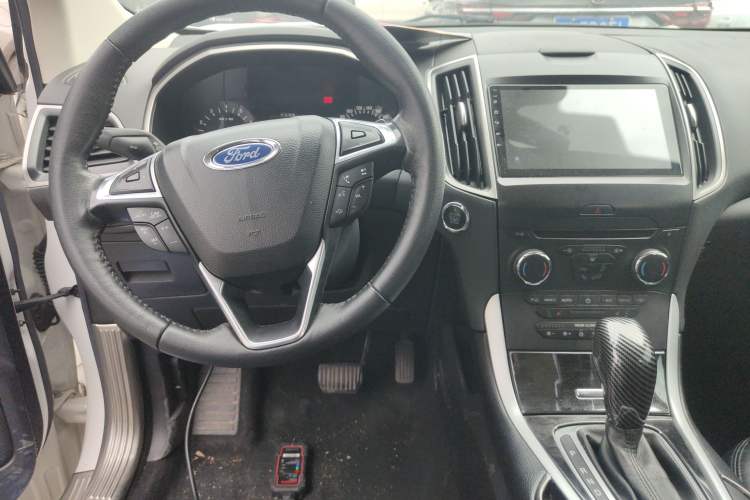 Used Ford Edge 2018 EcoBoost 245 Two-Wheel-Drive Platinum Edition 7-Seater China V Emission Standard Center Console