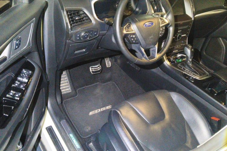 Used Ford Edge 2018 EcoBoost 245 Four-Wheel Drive Titanium 7-Seater Driver Seat
