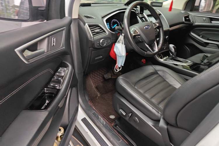 Used Ford Edge 2018 EcoBoost 245 Four-Wheel Drive Titanium 7-Seater Driver Seat