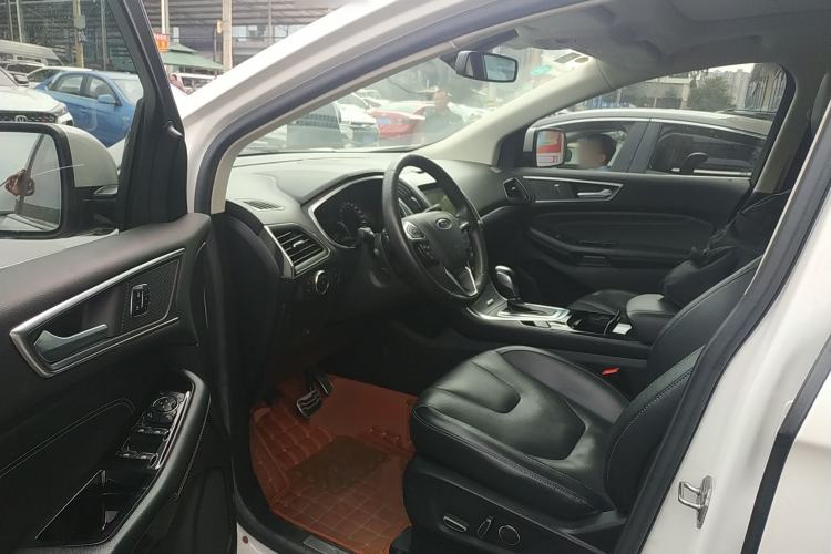Used Ford Edge 2018 EcoBoost 245 Four-Wheel Drive Titanium 7-Seater Driver Seat